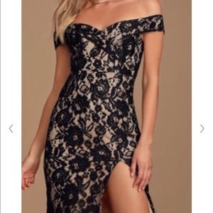 Lulus lace dress off the shoulder. NWT size 4